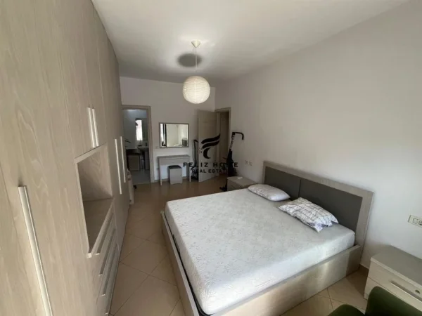 Tirane, jepet me qera apartament 2+1 Kati 6, 108 m² 550 € (UNAZA E RE)