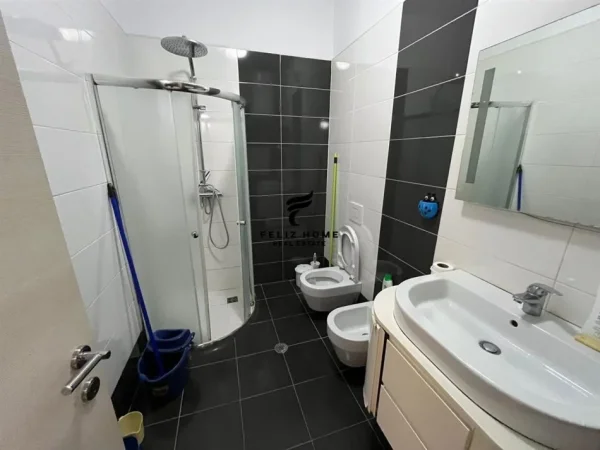 Tirane, jepet me qera apartament 2+1 Kati 6, 108 m² 550 € (UNAZA E RE)
