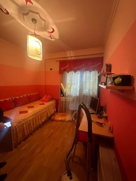 Tirane, shitet apartament 3+1+Ballkon Kati 3, 202 m² 540.000 € (BLLOK)