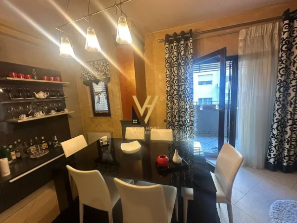 Tirane, shitet apartament 3+1+Ballkon Kati 3, 202 m² 540.000 € (BLLOK)