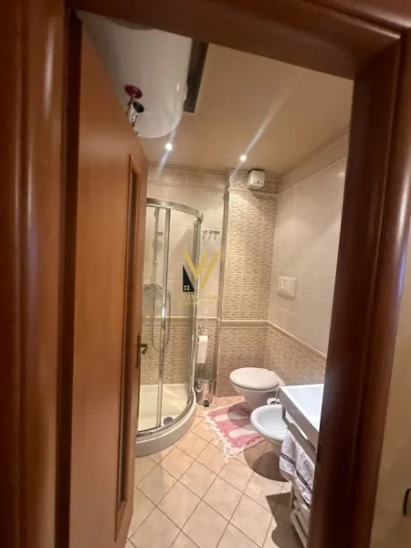 Tirane, shitet apartament 3+1+Ballkon Kati 3, 202 m² 540.000 € (BLLOK)