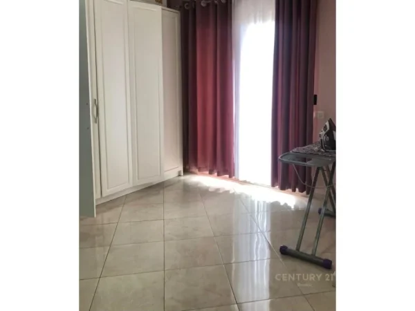 Tirane, jepet me qera apartament 2+1 Kati 3, 750 € 