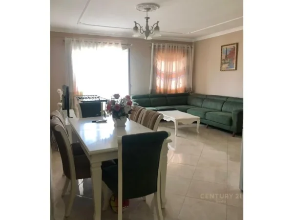 Tirane, jepet me qera apartament 2+1 Kati 3, 750 € 