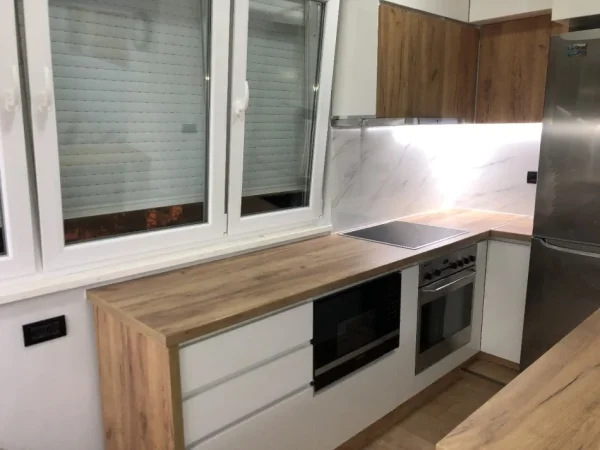 Tirane, jepet me qera apartament 3+1 Kati 6, 150 m² 1.100 € (Myslym shyri)