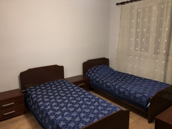 Tirane, jepet me qera apartament 3+1 Kati 6, 150 m² 1.100 € (Myslym shyri)