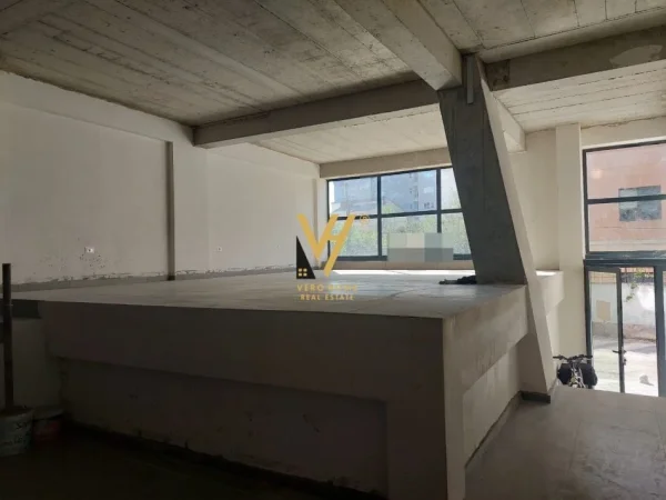 Tirane, jepet me qera dyqan Kati 0, 146 m² 2.000 € (RRUGA QEMAL STAFA)