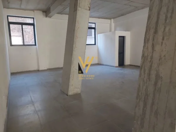Tirane, shitet dyqan Kati 0, 146 m² 322.000 € (RRUGA QEMAL STAFA)