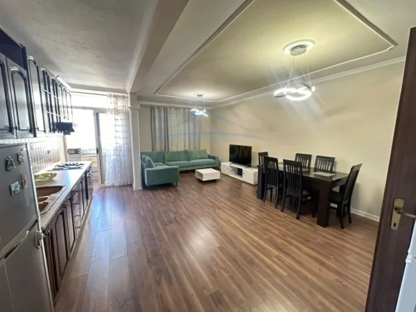 Tirane, shes 3+1 Kati 6, 275.000 € (Komuna e Parisit)