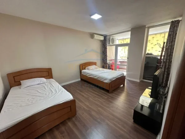 Tirane, shes 3+1 Kati 6, 275.000 € (Komuna e Parisit)