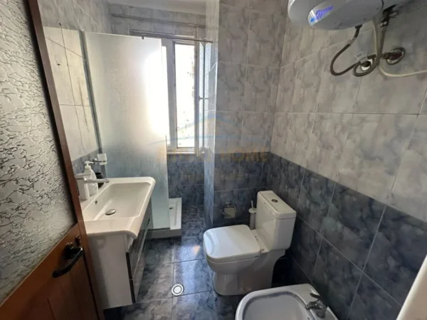 Tirane, shes 3+1 Kati 6, 275.000 € (Komuna e Parisit)