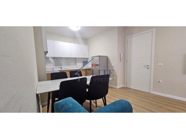Tirane, jepet me qera apartament 1+1+Ballkon Kati 1, 65 m² 600 € (Islam Alla)