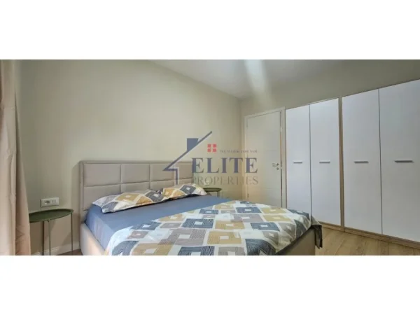 Tirane, jepet me qera apartament 1+1+Ballkon Kati 1, 65 m² 600 € (Islam Alla)
