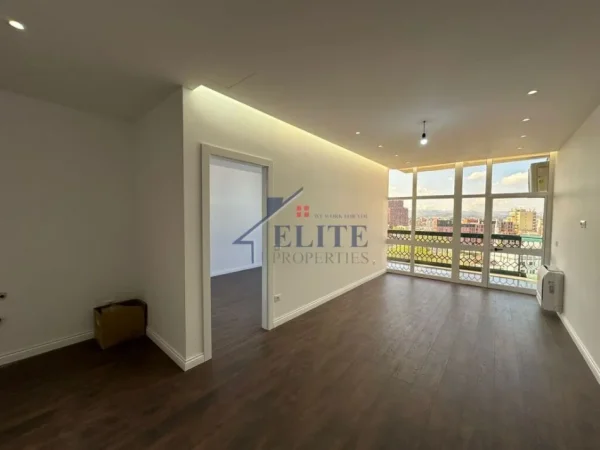 Tirane, jepet me qera zyre Kati 7, 75 m² 950 € (Rruga e Kavajes)