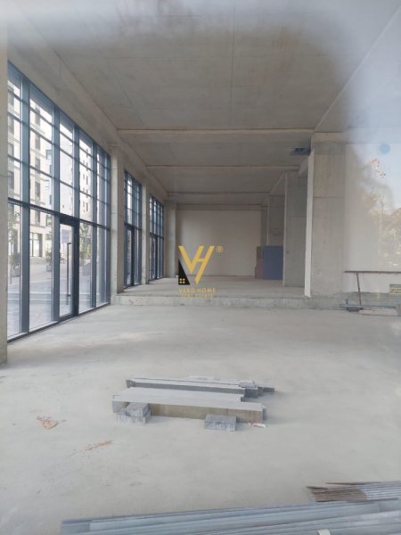 Tirane, shitet dyqan Kati 0, 350 m² 1.120.000 € (PORCELAN)