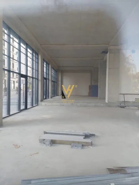 Tirane, shitet dyqan Kati 0, 350 m² 1.120.000 € (PORCELAN)