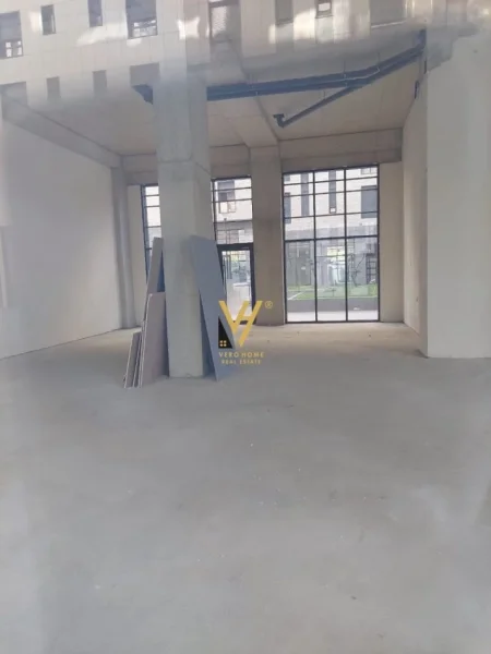 Tirane, shitet dyqan Kati 0, 350 m² 1.120.000 € (PORCELAN)