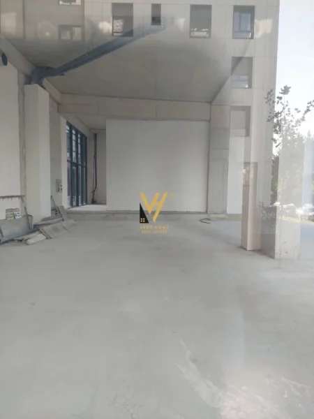 Tirane, shitet dyqan Kati 0, 350 m² 1.120.000 € (PORCELAN)