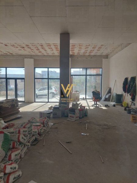 Tirane, shitet dyqan Kati 0, 154 m² 540.500 € (PORCELAN)