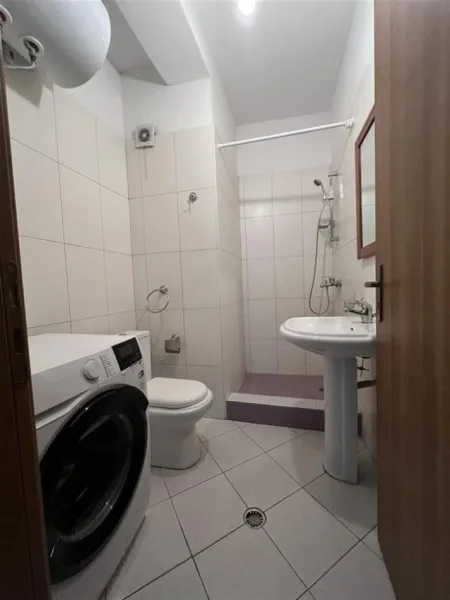 Tirane, jepet me qera apartament 2+1 Kati 9, 90 m² 500 € (astir)