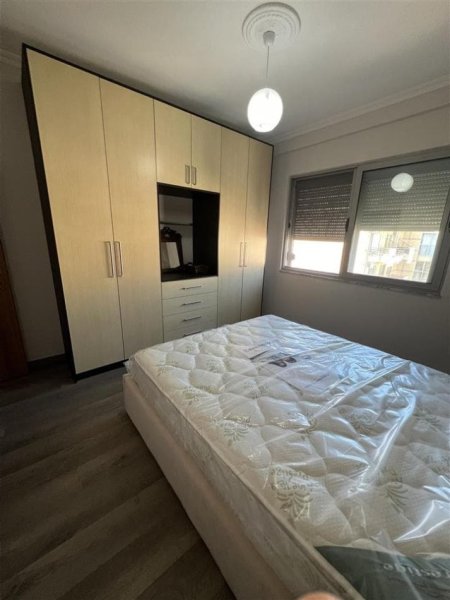 Tirane, jepet me qera apartament 2+1 Kati 9, 90 m² 500 € (astir)