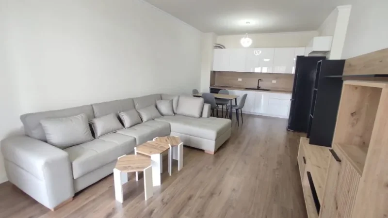 Tirane, jepet me qera apartament 1+1+Ballkon Kati 5, 75 m² 600 € (don bosko)