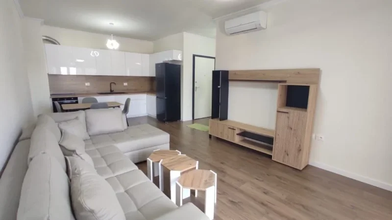 Tirane, jepet me qera apartament 1+1+Ballkon Kati 5, 75 m² 600 € (don bosko)