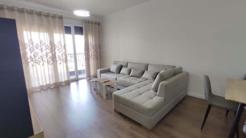 Tirane, jepet me qera apartament 1+1+Ballkon Kati 5, 75 m² 600 € (don bosko)