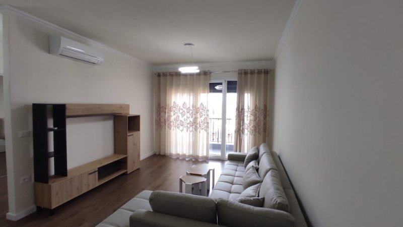 Tirane, jepet me qera apartament 1+1+Ballkon Kati 5, 75 m² 600 € (don bosko)
