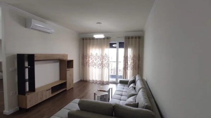 Tirane, jepet me qera apartament 1+1+Ballkon Kati 5, 75 m² 600 € (don bosko)