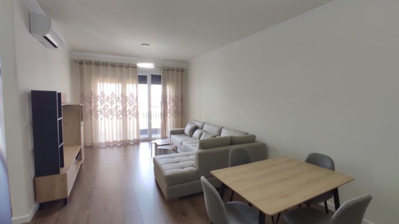 Tirane, jepet me qera apartament 1+1+Ballkon Kati 5, 75 m² 600 € (don bosko)