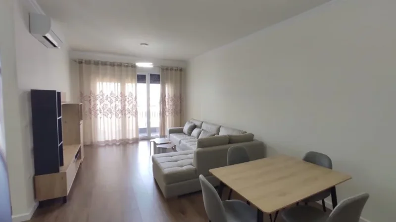 Tirane, jepet me qera apartament 1+1+Ballkon Kati 5, 75 m² 600 € (don bosko)