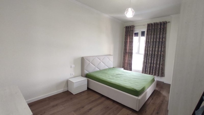 Tirane, jepet me qera apartament 1+1+Ballkon Kati 5, 75 m² 600 € (don bosko)