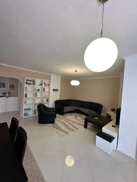 Tirane, jepet me qera apartament 3+1 Kati 3, 120 m² 800 € (Rruga e Kavajes)