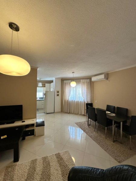 Tirane, jepet me qera apartament 3+1 Kati 3, 120 m² 800 € (Rruga e Kavajes)