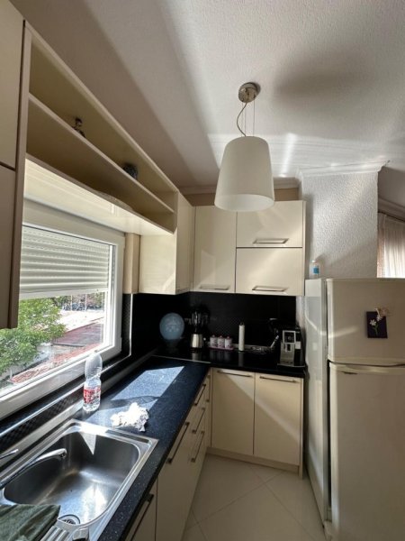Tirane, jepet me qera apartament 3+1 Kati 3, 120 m² 800 € (Rruga e Kavajes)