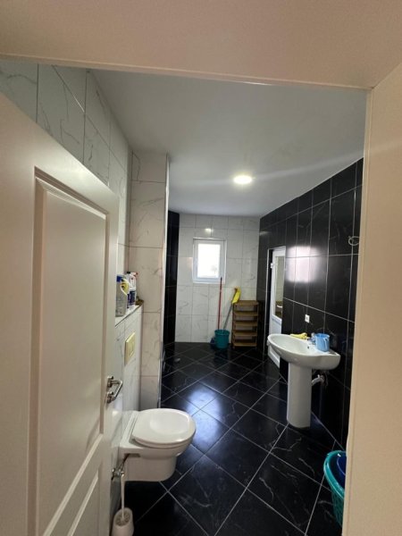 Tirane, jepet me qera apartament 3+1 Kati 3, 120 m² 800 € (Rruga e Kavajes)