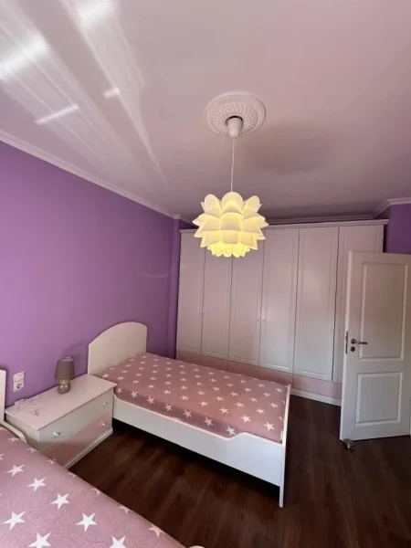 Tirane, jepet me qera apartament 3+1 Kati 3, 120 m² 800 € (Rruga e Kavajes)