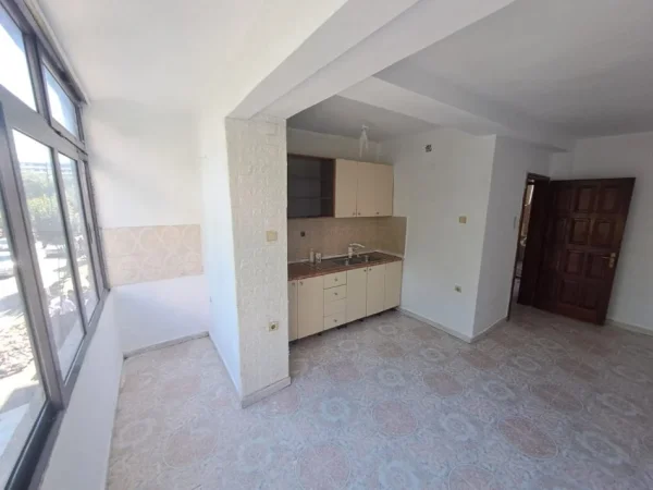 Shkoder, shitet apartament 1+1 Kati 2, 47 m² 52.000 € (Rus)