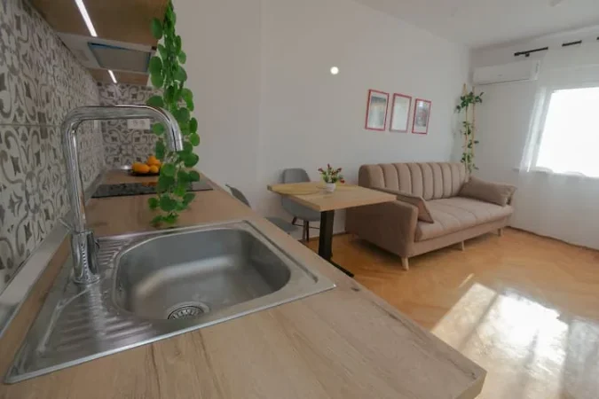 Tirane, jepet me qera apartament 1+1 Kati 5, 56 m² 580 € (Rruga e Dibres)