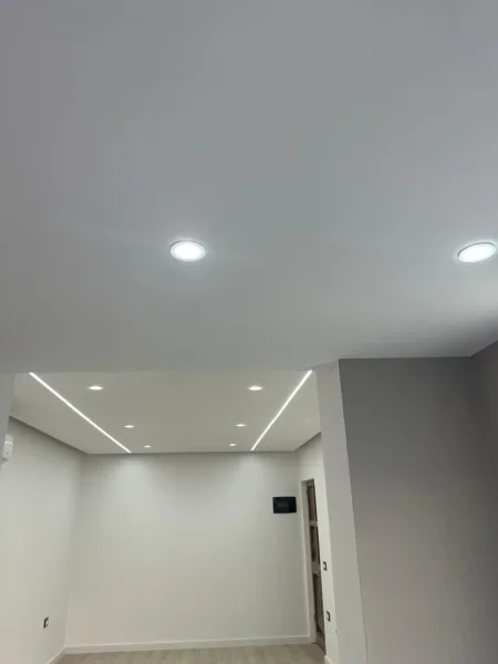 Tirane, jepet me qera zyre Kati 0, 30 m² 400 € 