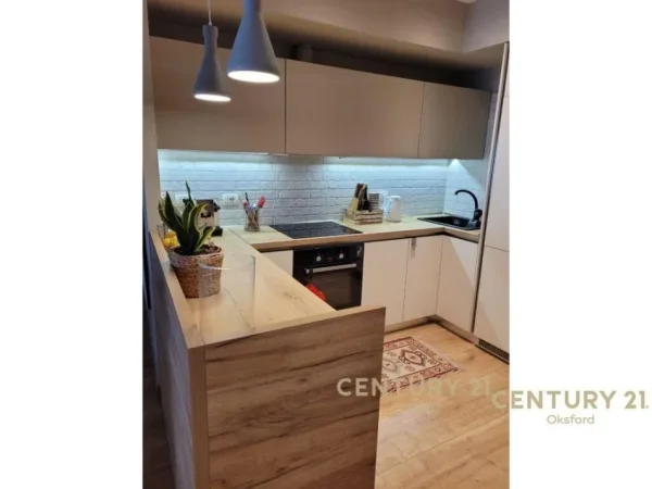 Tirane, jepet me qera apartament 2+1+Aneks+Ballkon Kati 5, 82 m² 750 € (Kompleksi Magnet,21 Dhjetori)