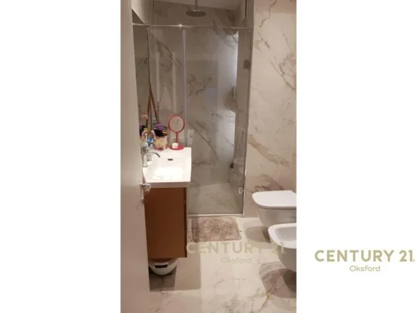 Tirane, jepet me qera apartament 2+1+Aneks+Ballkon Kati 5, 82 m² 750 € (Kompleksi Magnet,21 Dhjetori)