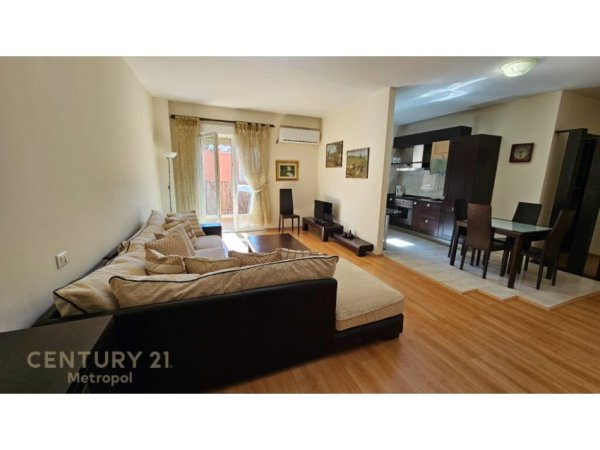 Tirane, jepet me qera apartament 2+1+Aneks+Ballkon Kati 2, 110 m² 800 € (Myslym Shyri)