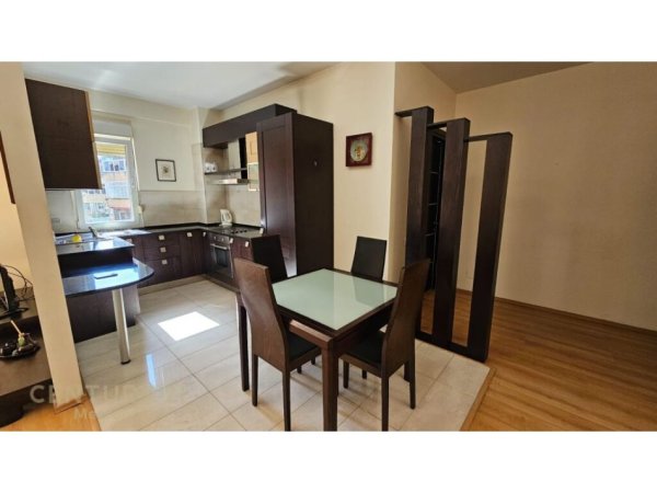 Tirane, jepet me qera apartament 2+1+Aneks+Ballkon Kati 2, 110 m² 800 € (Myslym Shyri)