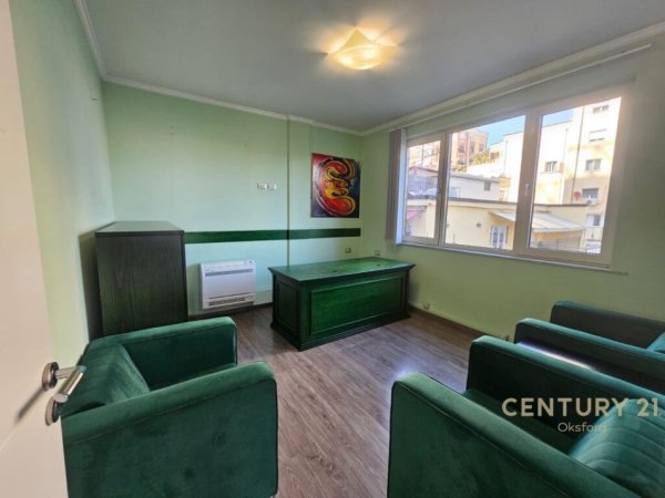Tirane, jepet me qera zyre Kati 2, 144 m² 1.400 € (21 Dhjetori)