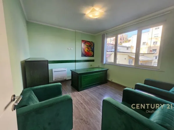 Tirane, jepet me qera zyre Kati 2, 144 m² 1.400 € (21 Dhjetori)