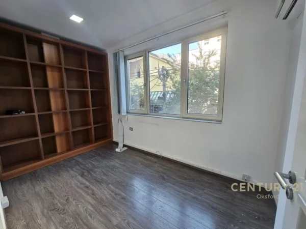 Tirane, jepet me qera zyre Kati 2, 144 m² 1.400 € (21 Dhjetori)
