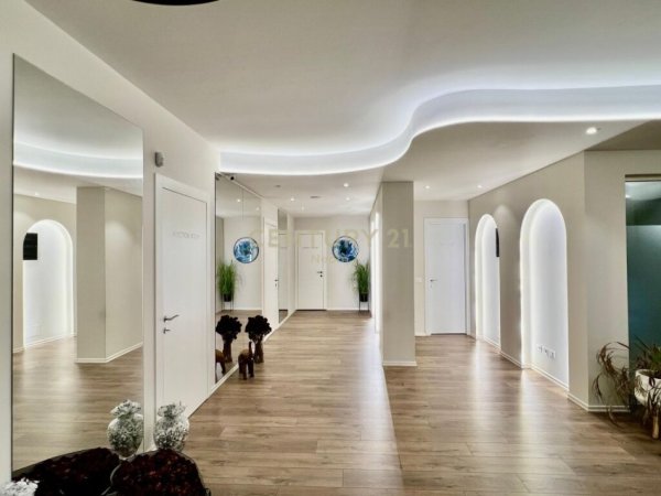 Tirane, shes ambjent biznesi Kati 2, 221 m² (Blloku)