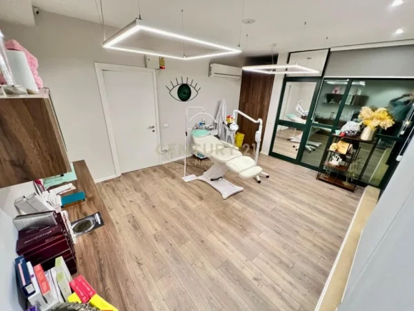 Tirane, shes ambjent biznesi Kati 2, 221 m² (Blloku)