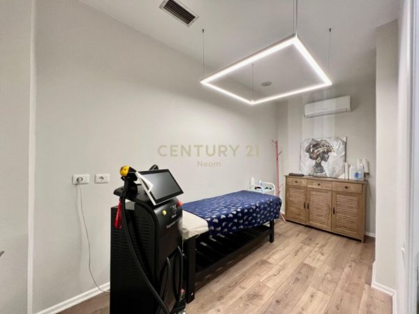 Tirane, shes ambjent biznesi Kati 2, 221 m² (Blloku)